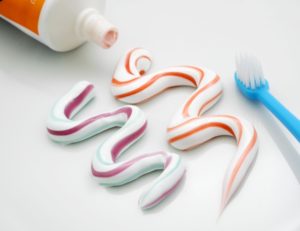 歯磨き粉は研磨剤と発泡剤に注意